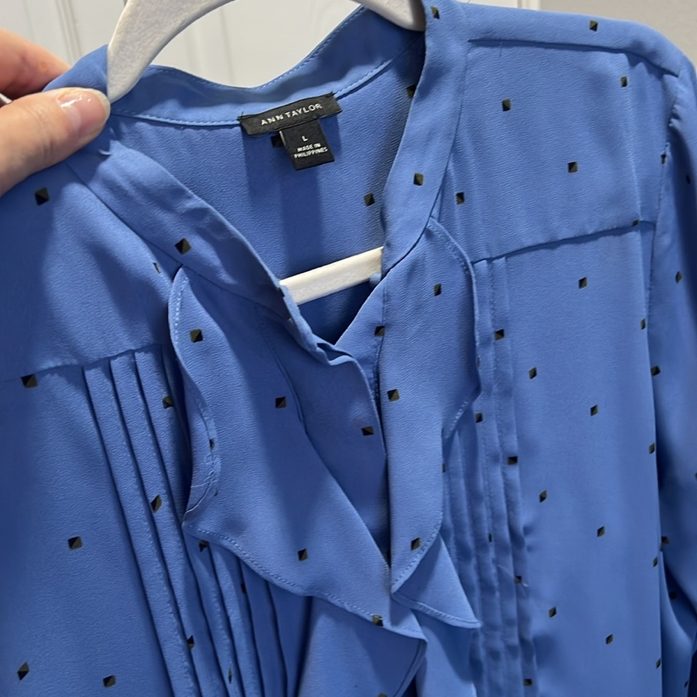 Ann Taylor Blue Ruffle Blouse👚🌟🌟🌟 - Picture 10 of 10